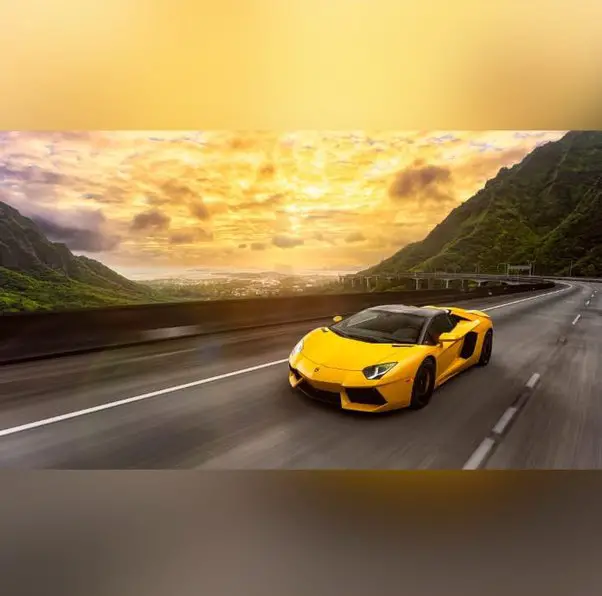 lamborghini image fit for Instagram with blurred borders.